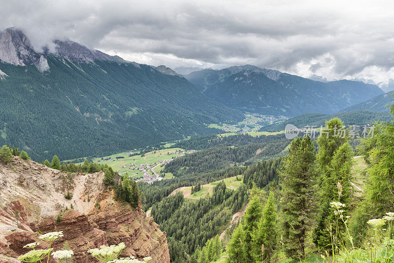 从Ciampedie - Dolomites意大利法萨山谷的全景